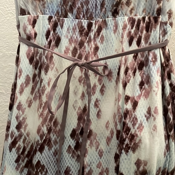 Sleeveless light summer dress. - Picture 4 of 5